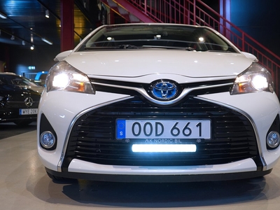 Toyota Yaris Hybrid e-CVT Motorvärmare Kamera