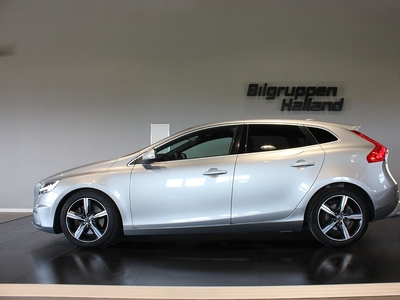 Volvo V40 D3 Mom R-Design Drag Pdc Värm Skinn Keyless Led