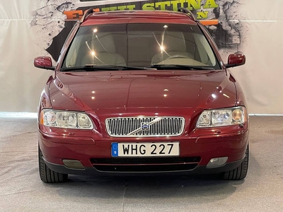 Volvo V70 2.5T KINETIC 210HK AUTOMAT DRAG NY BESIKTAD NY SERVAD