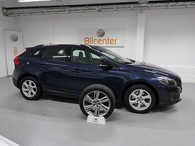 Volvo V40 Cross Country *5,99% Ränta! 3000:- ICA* D4 Summum V-Däck ingår Drag-Pano-Kamer