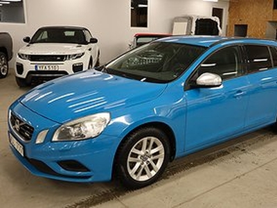 Volvo V60 D5 R-Design Momentum *Drag/P-värm* (215HK)