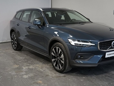 Volvo V60Cross Country B4 AWD Diesel Ultimate Drag Panorama 2024, Kombi