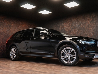 Volvo V90 Cross Country D4 AWD | Drag | Värm | LED+ | Momentum