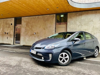 Toyota Prius |Plug-in Hybrid 1.8 |VVT-i + 3JM |Plug-in |CVT|