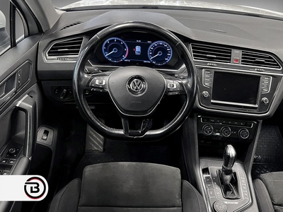 Volkswagen Tiguan 2.0 TDI 4M R-Line HeadUp Värmare Cockpit