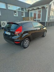 Ford fiesta 1,4diesel,Last bil regad.s+v.däck.X-ljus