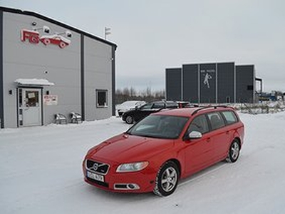 Volvo V70 2.5FT 231 hk R-Design M-Värmare Drag Nybesiktigad