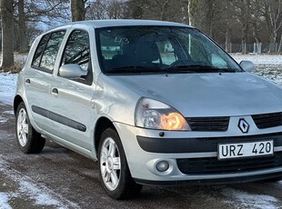 Renault Clio1.2 Svensksåld, Ny besiktigad u.a. AC, Går m.b 2004, Halvkombi