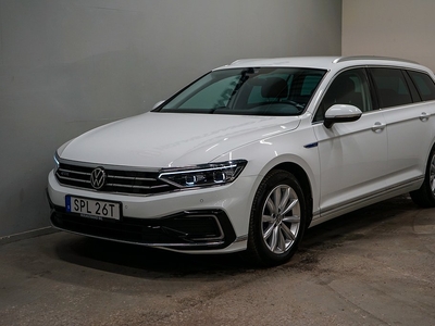 Volkswagen Passat GTE 218hk Executive Cockpit Värmare Drag Kamera S&V