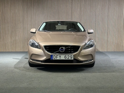 Volvo V40 D2 Automat Momentum I Värmare I B-kamera I S&V-hjul