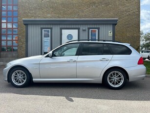 BMW 318 i Touring *SNYGG /LÅGA MIL & NYSERVAD*