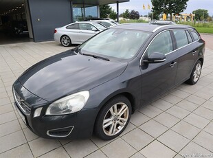 Volvo V60 D3 163hk Summum Aut VOC Skinn Drag Svensksåld