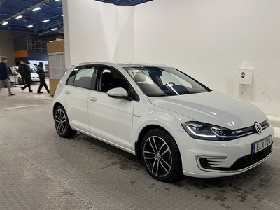 Volkswagen Golfe- 35.8 kWh Värmare Navi Carplay 2018, Halvkombi