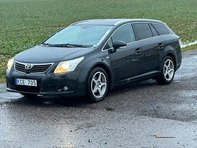 Toyota Avensis Kombi 2.2 D-4D | AUT | PANO | SKINN | NYBES