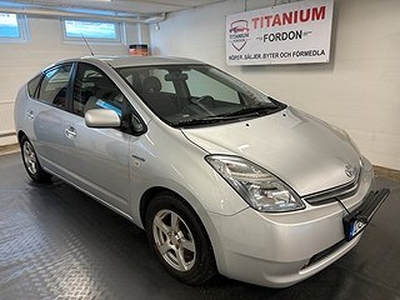 Toyota Prius 1.5 VVT-i + 3CM CVT NY SERVAD