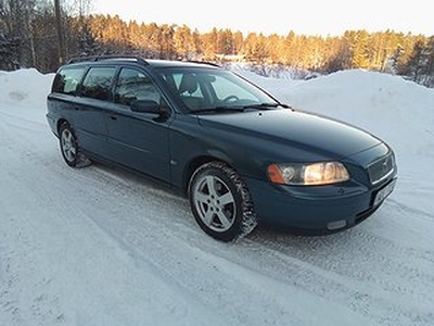 Volvo V70 2.4 Kinetic. Dragkrok, Ny Kamrem, S+V-Däck