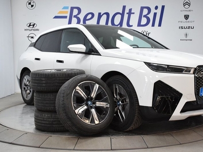 BMW iXxDrive40 Signature package Sport Paket Vinterhjul 2023, SUV