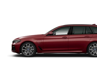 BMW 530e xDrive Touring M Sport/Innovation/ HK/ Head-up/19