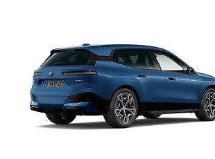 BMW iX xDrive50 / Innovation / Luftfjädring / HK / 22