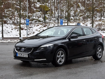 Volvo V40 D3 Automat Momentum VoC BLIS Värmare Kamrem-Bytt