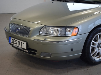 Volvo V70 2.5T 210hk Aut Summum Motorvärmare Drag Välvårdad