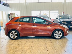 Hyundai i30 1.6 CRDi Sport Lågmilare NY-BES 110hk Drag 0%Rän