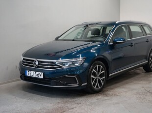 Volkswagen Passat GTE 218hk Executive Cockpit P-värme Drag Navi