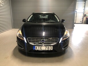 Volvo V60 T3 Powershift Momentum Drag PDC