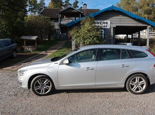 Volvo V60D5 Plug-in Hybrid AWD Geartronic Summum Euro 6 2016, Kombi