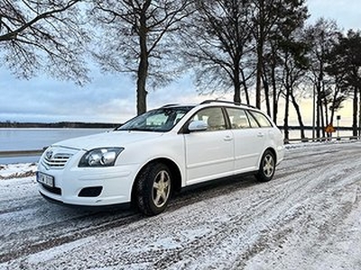 Toyota Avensis Kombi 1.8 VVT-i Euro 4 Ny bes. Dragkrok