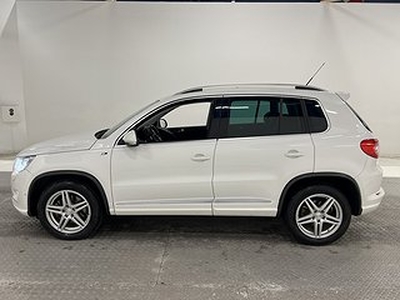 Volkswagen Tiguan 4M 200hk R-Line Pano Skinn P-sensorer Drag