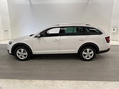 Skoda Octavia Scout 2.0 TDI 4x4 D-värm Navi B-kamera Canton