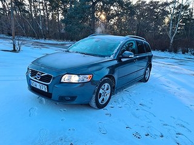 Volvo V50 D2/Summum/ Skinn/Låg mil/Ny besikt