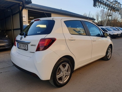 Toyota Yaris Hybrid 2800 mil Navi bak-kamera