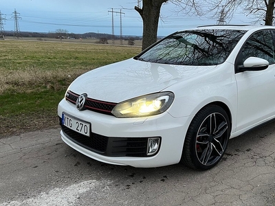 Volkswagen Golf GTI 2.0 TSI Svensksåld 211hk, Glastak lucka