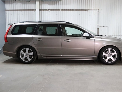 Volvo V70 T4 R-DESIGN / VÄRMARE /DRAG /LÄDER /2 ÅR GARANTI