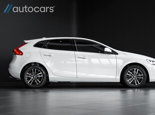 Volvo V40 T3 Momentum|Pano|Värmare|Minne|LED|VOC