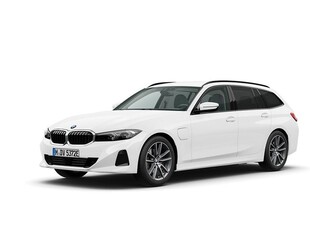 BMW 330e xDrive Touring LCI Adaptiv farth. V-HJUL 2025, Personbil