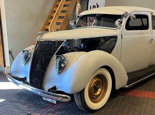 Ford CustomTudor Ratrod 1937, Sedan