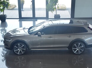 Volvo V90 Cross Country B5 AWD B&W Pano 360° 235hk Drag HUD