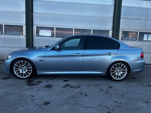 BMW 325 i Sedan Comfort M Sport Facelift 19Tum 218 hk