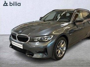 BMW 330e xDrive Touring Sport Line Värmare Navi Drag 2022, Personbil