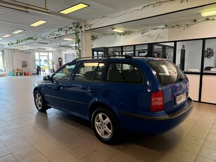 Skoda Octavia Tour Kombi 1.6 MPI 10.000mil, Automat!