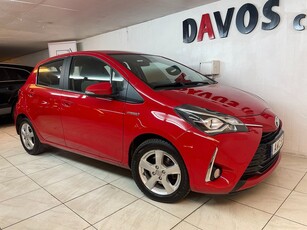 Toyota Yaris Hybrid e-CVT 101hk Backkamera Bluetooth GPS