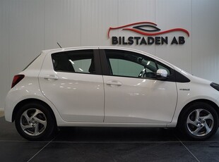 Toyota Yaris Hybrid e-CVT 101hk Backkamera Fullservad Svensksåld