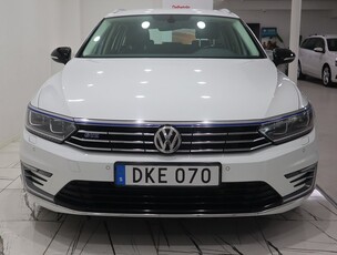 Volkswagen Passat GTE Nyservad Dragkrok Backkamera Carplay