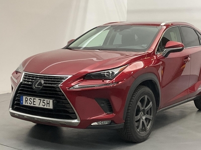 Lexus NX 300h AWD (197hk)