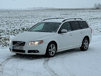 Volvo V70 D4 R-Design | SKINN | DRAG | NYBES