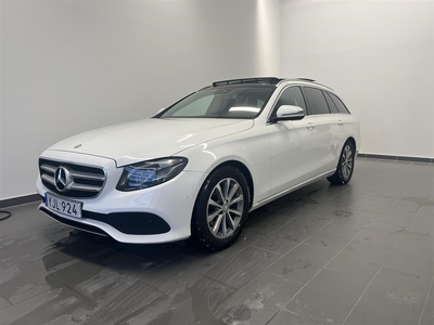 Mercedes-Benz E-Klass E 220d 9g-Tronic Navi 360-Kamera Värmare Panorama Drag Multibeam Burmeister