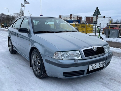 Skoda Octavia Tour 1.6 MPI/ Ny Besiktigad/ Drag